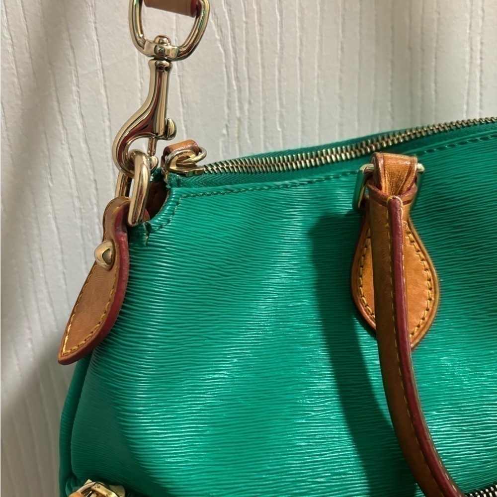 Dooney & Bourke green satchel crossbody purse. saffiano leather - Picture 9 of 11